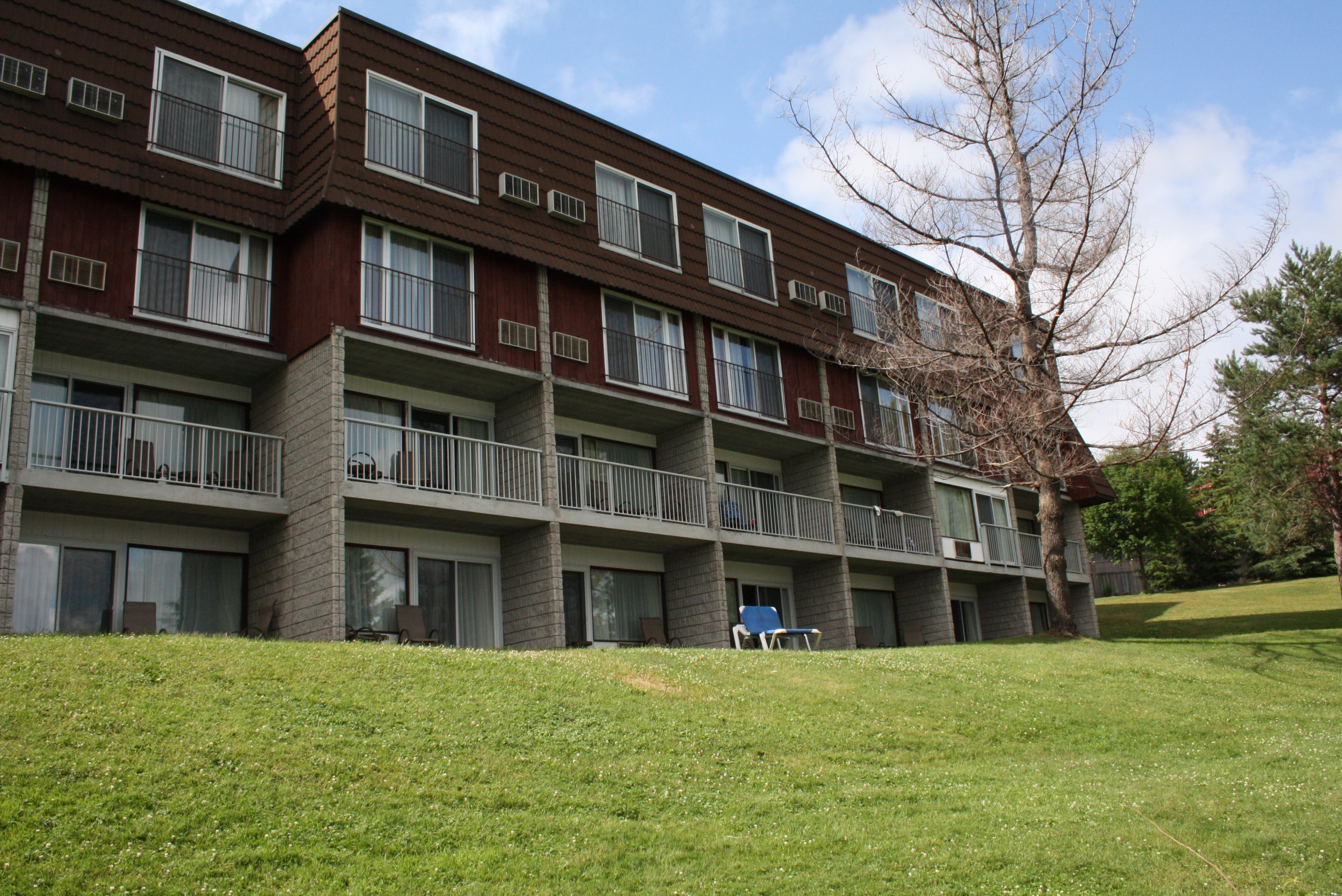 Bayshore accommodation block at Deerhurst Resort, Huntsville